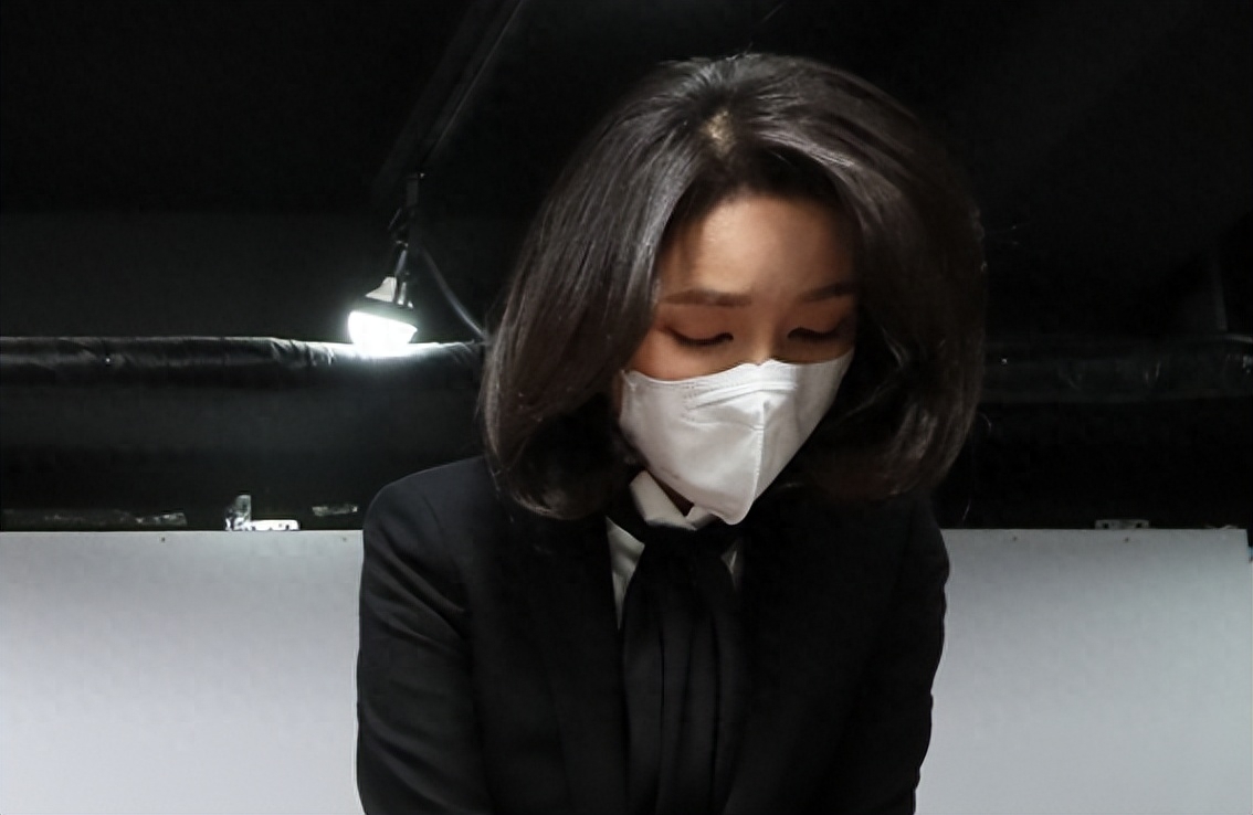 金建希问律师:我死才能救尹锡悦吗金建希问律师，我死才能救尹锡悦吗？背后的真相与探讨